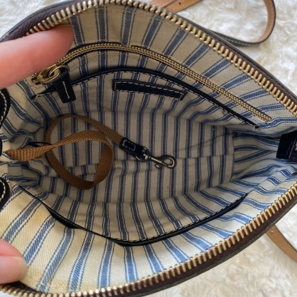 Dooney & Bourke Crossbody Bag Small Black Leather Domed Purse Classic Luxury